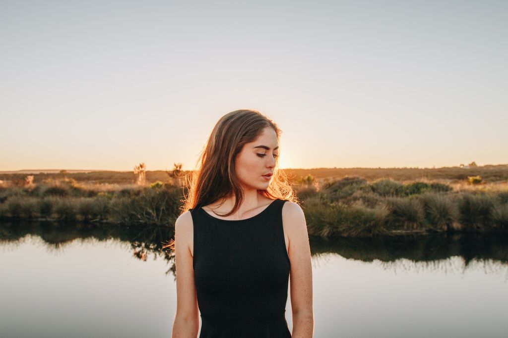 Robe noire sans manche