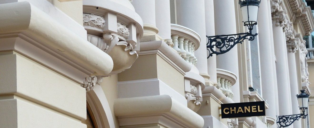 Comment bien porter une veste Chanel ?