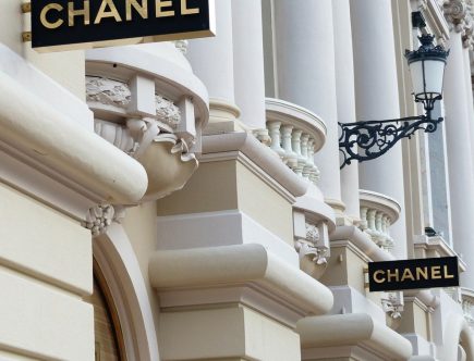 Comment bien porter une veste Chanel ?